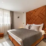 Park 4*